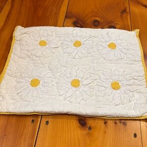 LAND OF NOD (Crate & Kids) White/Yellow 3D Daisy Sham Pillowcase